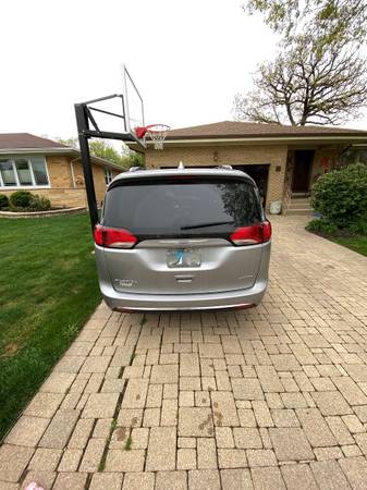 2020 Chrysler Pacifica Limited - Loaded for sale in Schiller Park, IL – photo 17