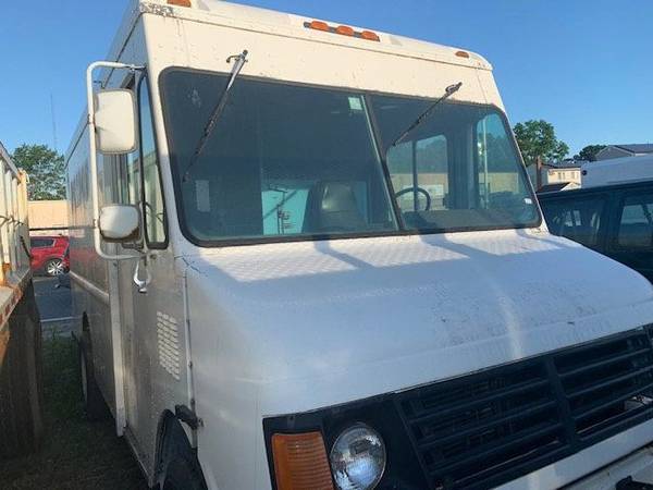1999 GMC P-3500 STEP VAN 12 FOOT CARGO SPACE - cars & trucks - by... for sale in Massapequa Park, NY – photo 2