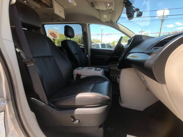 2015 CHRYSLER TOWN & COUNTRY - - by dealer - vehicle for sale in Amarillo, TX – photo 7