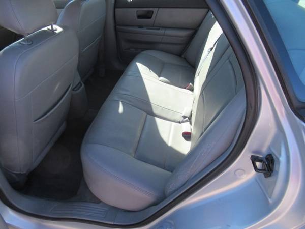 2003 Ford Taurus SES Deluxe 4dr Sedan - - by dealer for sale in Bloomington, IL – photo 21