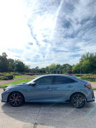 2017 Honda Civic Hatchback Sport 33K miles Gray. Perfect Condition for sale in Chicago, IL – photo 3