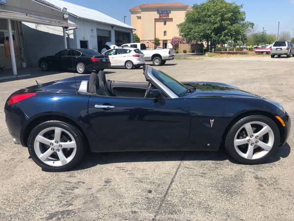 2006 PONTIAC SOLSTICE* CONVERTIBLE * STICK SHIFT* LOW MILES* HURRY IN* for sale in Clovis, CA – photo 11