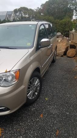 2013 CHRYSLER TOWN AND COUNTRY - cars & trucks - by owner - vehicle... for sale in Flanders 11901, NY – photo 3