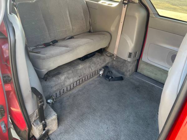 01 Ford Aerostar Accessible - cars & trucks - by owner - vehicle... for sale in Hanford, CA – photo 4