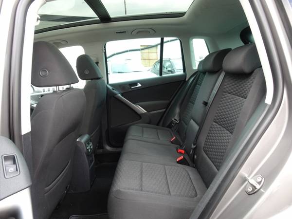 2009 Volkswagen Tiguan AWD - - by dealer - vehicle for sale in Waterloo, WI – photo 13