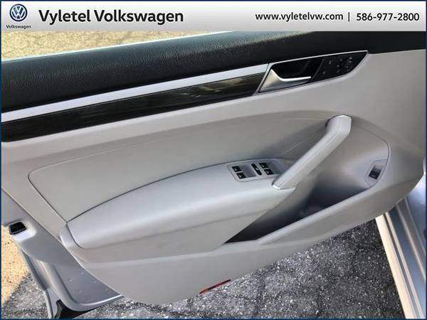 2018 Volkswagen Passat sedan 2 0T SE w/Technology Auto - Volkswagen for sale in Sterling Heights, MI – photo 16