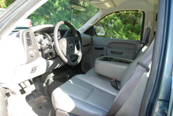 2013 Chevrolet 2500 Crew 4WD long bed 17k miles blue - cars & trucks... for sale in Morrisville, VA – photo 12