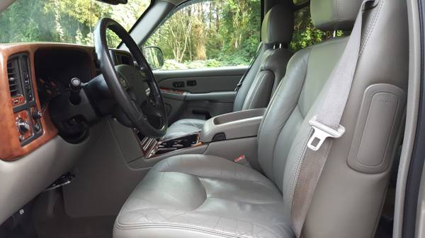 Birch Silver 2004 GMC Yukon SLT // 3rd Row // 4x4 // Tow Package -... for sale in Raleigh, NC – photo 10