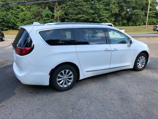 2018 Chrysler Pacifica Touring-L mini-van White for sale in Pittsboro, NC – photo 3