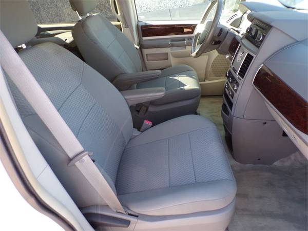 CHRYSLER TOWN & COUNTRY REAR MANUAL RAMP HANDICAPPED WHEELCHAIR VAN... for sale in Irving, MS – photo 13