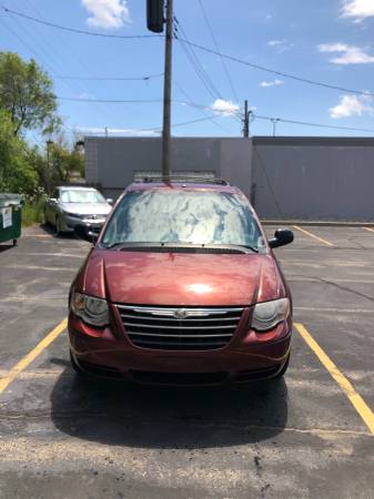 2007 Chrysler Town & Country TOURING RUNS LIKE NEW for sale in milwaukee, WI – photo 3
