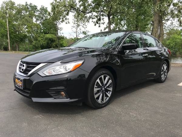 2017 NISSAN ALTIMA SV. CLEAN CARFAX, 22k miles for sale in Malden, MA – photo 3