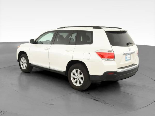 2013 Toyota Highlander Plus Sport Utility 4D suv White - FINANCE -... for sale in Bakersfield, CA – photo 7