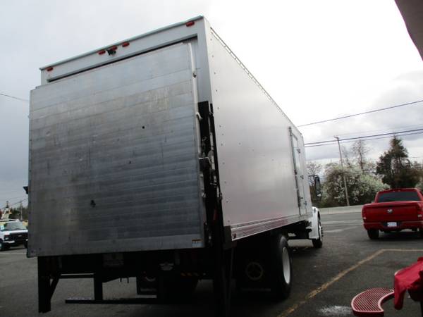 2017 Freightliner M2 106 Medium Duty 24 FOOT BOX TRUCK, LIFTGATE for sale in South Amboy, NY – photo 3