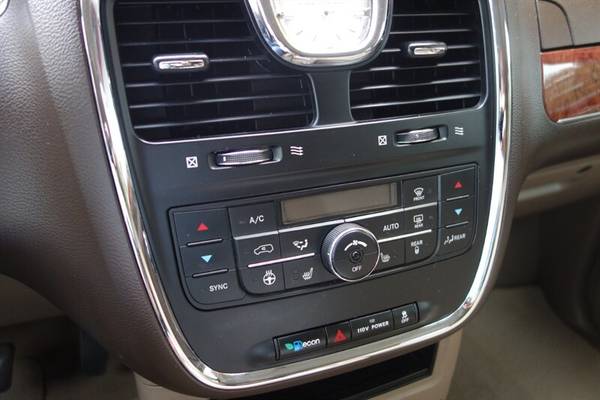 2011 Chrysler Town & Country Touring-L NAVIGATION!!! BACK UP CAM!!! LE for sale in PUYALLUP, WA – photo 19