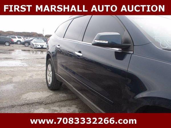 2011 Chevrolet Chevy Traverse LT w/1LT - Auction Pricing - cars & for sale in Harvey, WI – photo 2