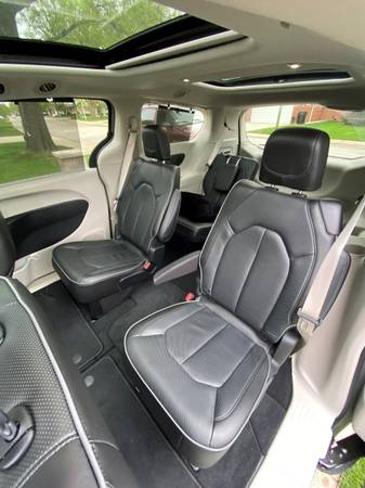 2020 Chrysler Pacifica Limited - Loaded for sale in Schiller Park, IL – photo 11