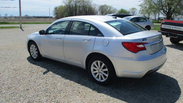 2012 Chrysler 200 Touring - - by dealer - vehicle for sale in Chrisman, IL, IL – photo 4