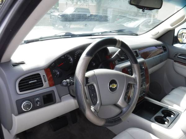 2012 Chevrolet Suburban - cars & trucks - by dealer - vehicle... for sale in New Port Richey , FL – photo 7