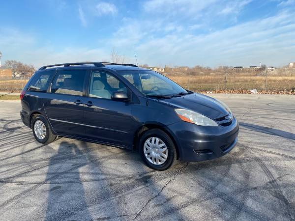 2006 Toyota Sienna le - cars & trucks - by owner - vehicle... for sale in Chicago, IL – photo 4