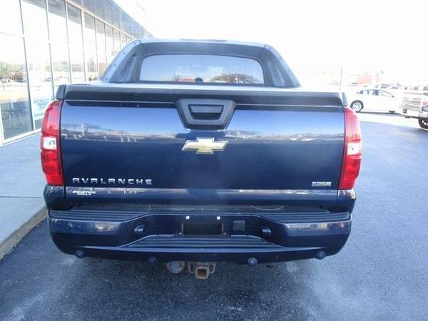 2008 Chevrolet Avalanche 1500 truck LT Green Bay - cars & trucks -... for sale in Green Bay, WI – photo 5