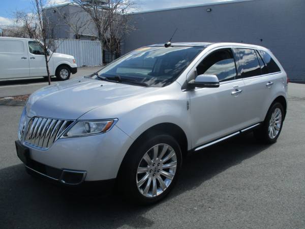 2015 Lincoln MKX SUV AWD Fully Loaded Pano Roof NAV - cars for sale in Malden, MA – photo 3