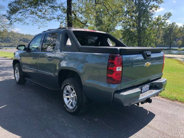 2008 Chevrolet Avalanche LTZ 4WD LIKE NEW! for sale in Forsyth, MO – photo 6
