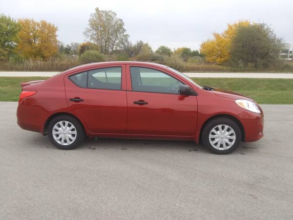 Nissan Versa, Only 17K Miles, Runs Great-Like New, CD, ColdAC - cars & for sale in Monee, IL – photo 5