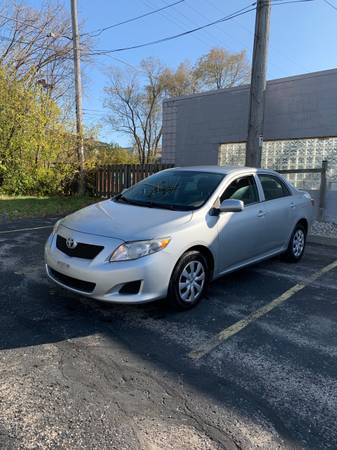 2009 Toyota Corolla LE gas saver 4 cylinder! Clean title & runs... for sale in milwaukee, WI – photo 2