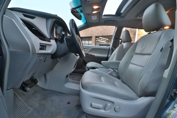 2017 *Toyota* *Sienna* *XLE Premium FWD 8-Passenger* - cars & trucks... for sale in Oak Forest, IL – photo 11