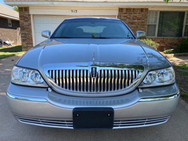2010 Lincoln Town Car Signature Limited for sale in Weatherford, OK – photo 4