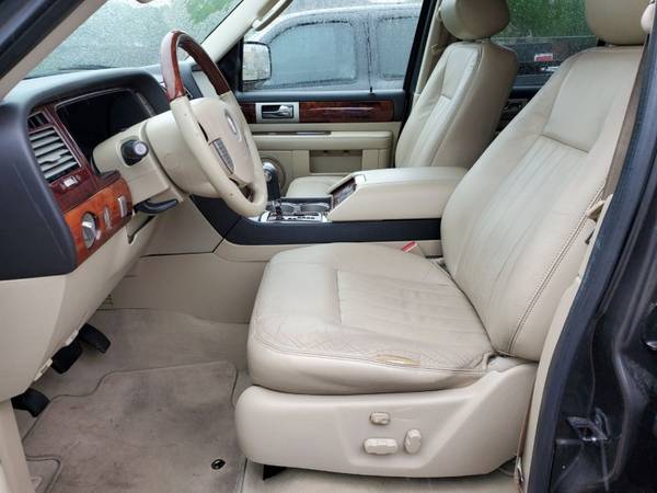 2006 Lincoln Navigator Luxury 3rd Row Seat Clean Carfax and Free for sale in Angleton, TX – photo 5