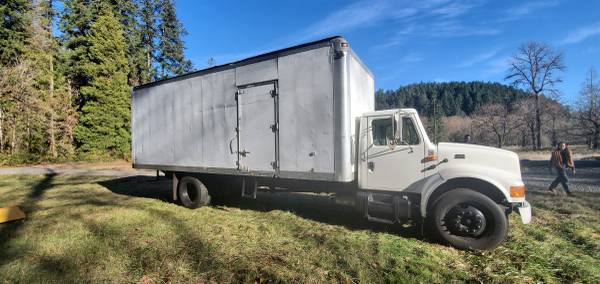 2001 international 4700 - cars & trucks - by owner - vehicle... for sale in Creswell, OR – photo 3