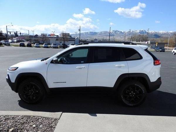 2018 Jeep Cherokee Trailhawk suv Bright White Clearcoat - cars & for sale in Pocatello, ID – photo 3