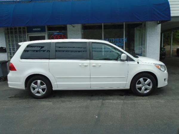 2009 Volkswagen Routan SE *We're Safely Open for Business!* - cars &... for sale in Pittsburgh, PA – photo 4