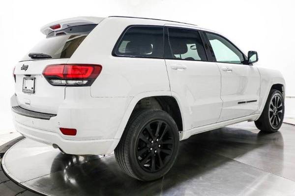 2017 Jeep GRAND CHEROKEE ALTITUDE LEATHER NAVI LOW MILES 1 OWNER -... for sale in Sarasota, FL – photo 9