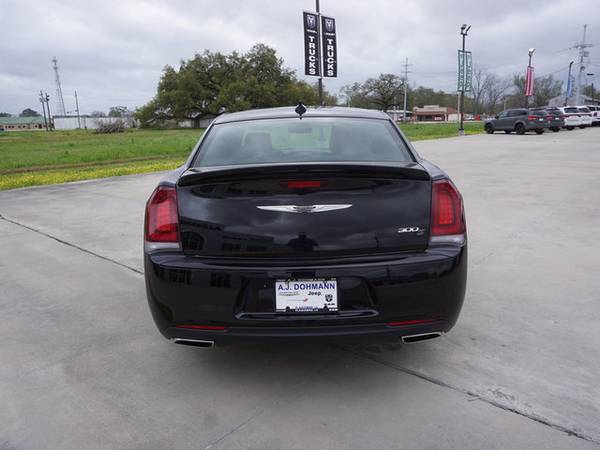 2020 Chrysler 300 300S RWD - - by dealer - vehicle for sale in Plaquemine, LA – photo 7