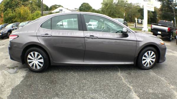 2019 Toyota Camry Hybrid LE sedan for sale in Dudley, MA – photo 9