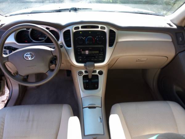 2006 TOYOTA HIGHLANDER. 4X4. ONE OWNER. THIRD ROW SEATING 157k. for sale in Eastlake, OH – photo 2