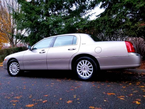 2003 Lincoln Town Car Signature MOONROOF / HEATED SEATS Towncar -... for sale in Auburn, WA – photo 10