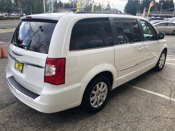 2014 Chrysler Town Country Touring Financing Available! for sale in Federal Way, WA – photo 4