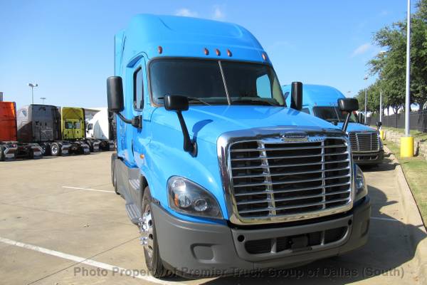 2017 *FREIGHTLINER* *Cascadia* *CA125SLP* Blue Deliv - cars & trucks... for sale in Dallas, TX – photo 2