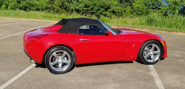 **** 2006 PONTIAC SOLSTICE CONVERTIBLE **** - cars & trucks - by... for sale in Osage Beach, MO – photo 12