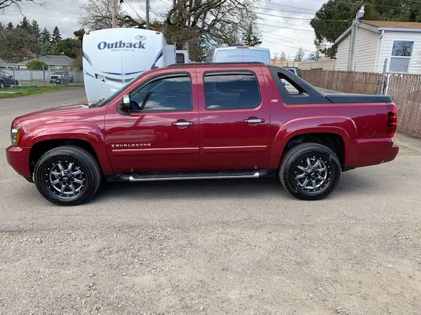2007 Chevrolet Avalanche LT 1500 Crew Cab 4WD (4x4) SB 5 3L V8 for sale in Milwaukie, OR – photo 3