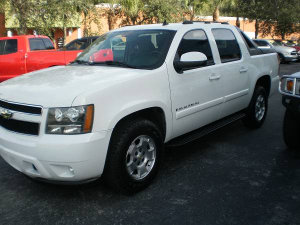 2007 Chevrolet Avalanche 4x4 LT low miles - - by for sale in s ftmyers, FL – photo 2