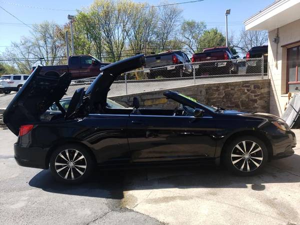 11 Chrysler 200 S V6 Hard Top Convertible! 5YR/100K WARRANTY INCLUDED! for sale in METHUEN, ME – photo 2