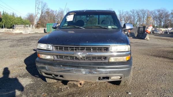 2001 CHEVROLET SILVERADO (4x4) VERY LOW MILES - cars & trucks - by... for sale in District Heights, District Of Columbia – photo 2