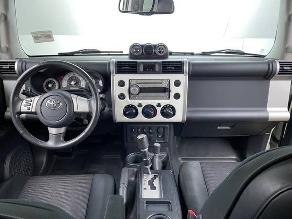 2010 Toyota FJ Cruiser Sport Utility 2D suv White - FINANCE ONLINE -... for sale in Akron, OH – photo 20