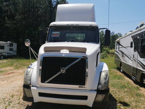 Clean 2008 Volvo VN - - by dealer - vehicle automotive for sale in Fayetteville, GA – photo 3