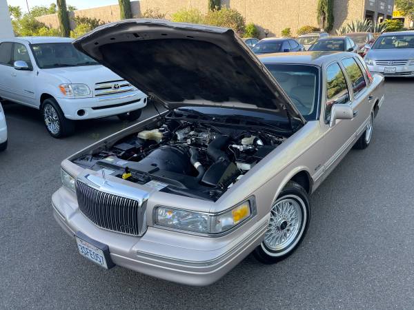 1997 Lincoln Town Car Signature Sedan 1 OWNER/CLEAN CARFAX for sale in Citrus Heights, CA – photo 10